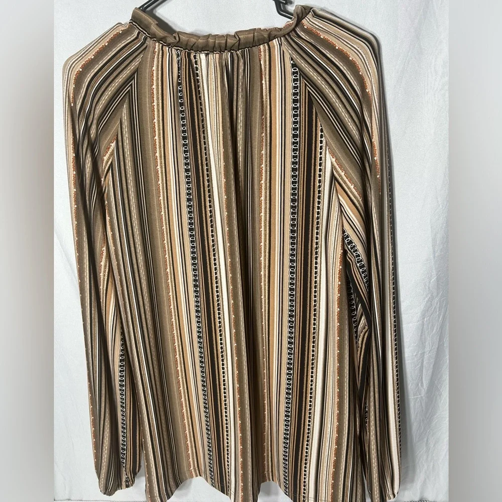 Susan Graver printed liquid knit peasant top with ruffle detail size medium - Picture 2 of 7